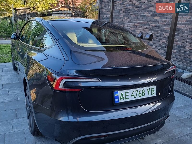 Седан Tesla Model 3 2024 в Дніпрі