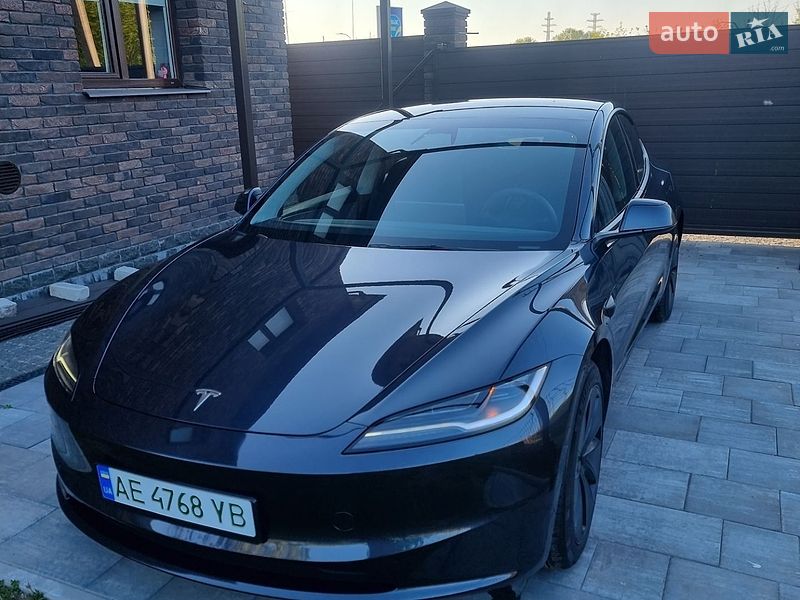 Седан Tesla Model 3 2024 в Дніпрі