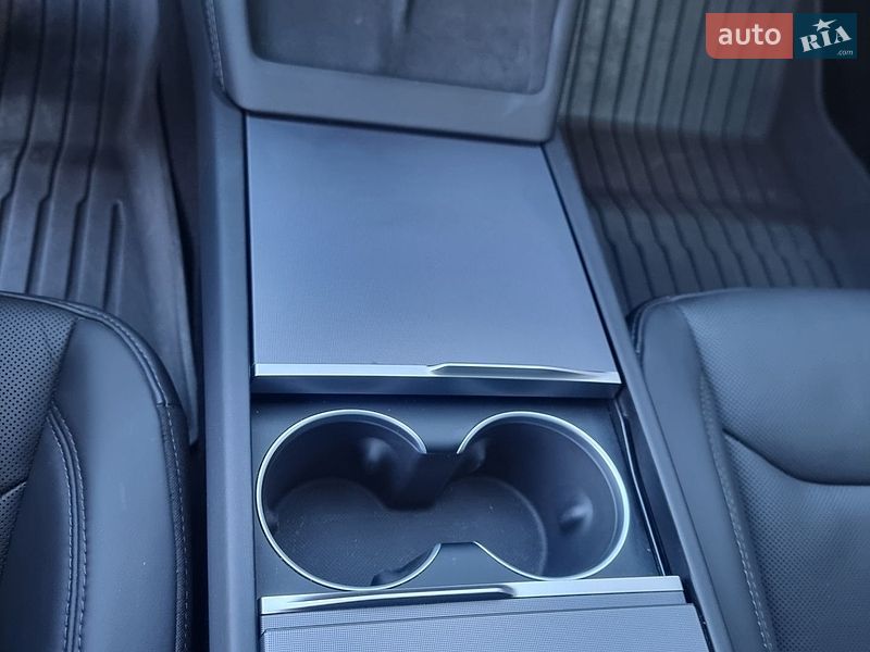 Седан Tesla Model 3 2024 в Дніпрі