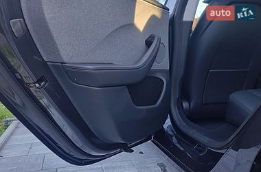 Седан Tesla Model 3 2024 в Дніпрі