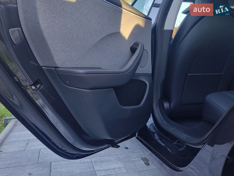 Седан Tesla Model 3 2024 в Дніпрі