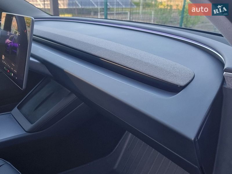 Седан Tesla Model 3 2024 в Дніпрі