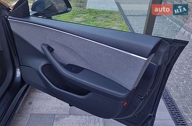 Седан Tesla Model 3 2024 в Дніпрі