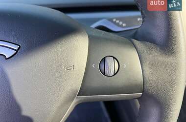 Седан Tesla Model 3 2021 в Львове