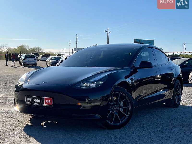 Седан Tesla Model 3 2021 в Львове