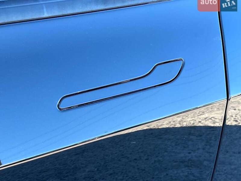 Седан Tesla Model 3 2021 в Львове