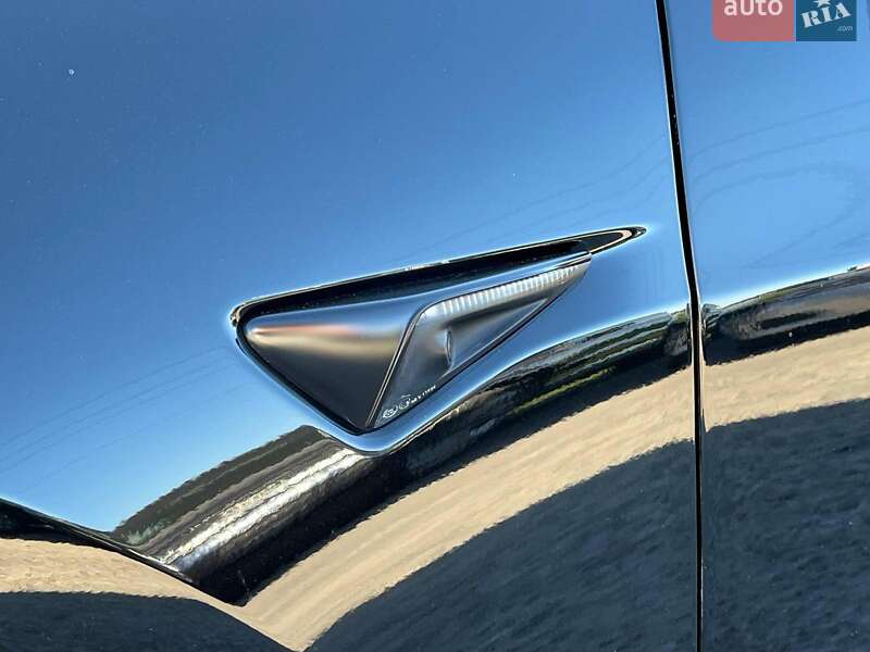 Седан Tesla Model 3 2021 в Львове