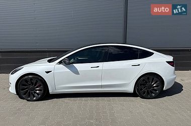 Седан Tesla Model 3 2021 в Киеве