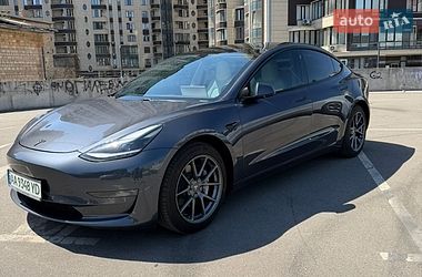 Седан Tesla Model 3 2021 в Киеве