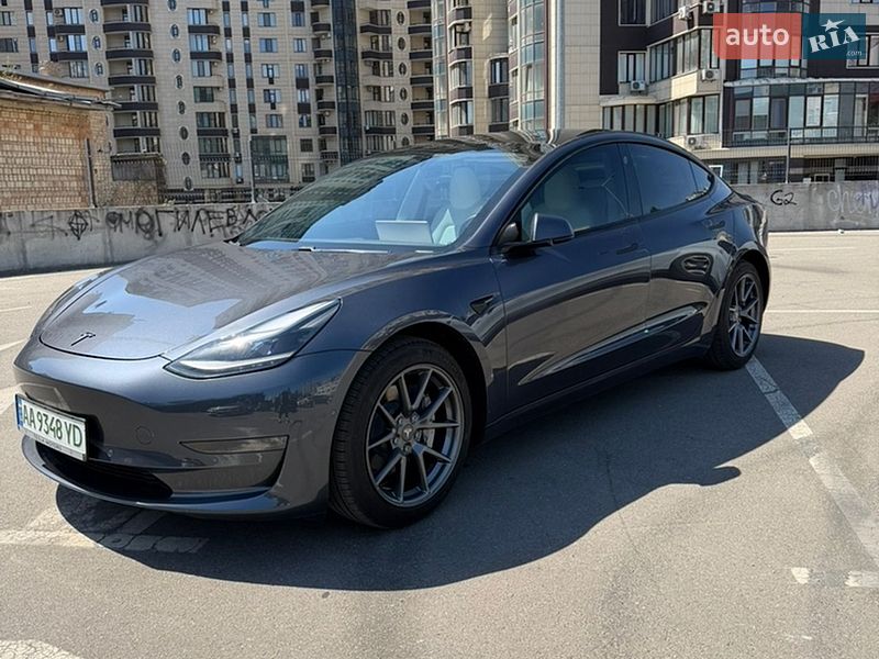 Седан Tesla Model 3 2021 в Киеве