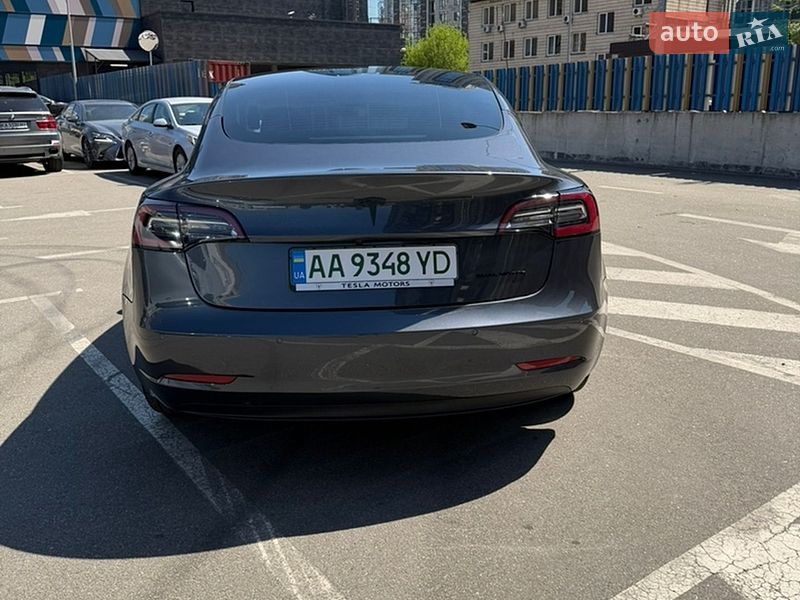 Седан Tesla Model 3 2021 в Киеве