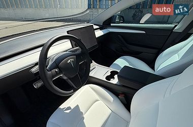 Седан Tesla Model 3 2021 в Киеве