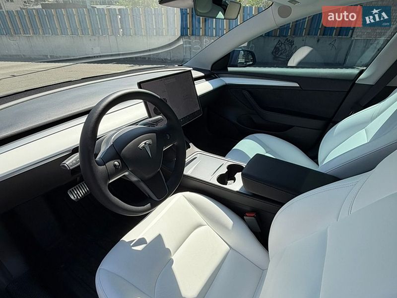 Седан Tesla Model 3 2021 в Киеве