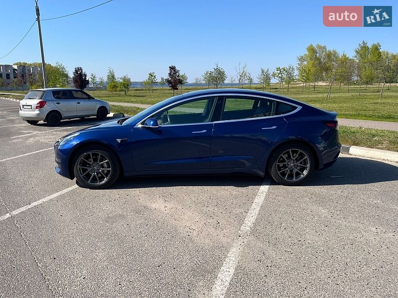 Седан Tesla Model 3 2019 в Черкассах