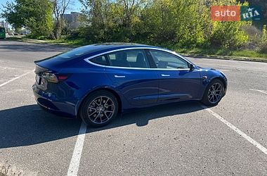 Седан Tesla Model 3 2019 в Черкассах