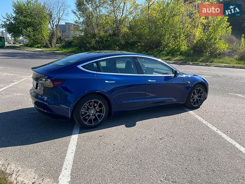 Седан Tesla Model 3 2019 в Черкассах