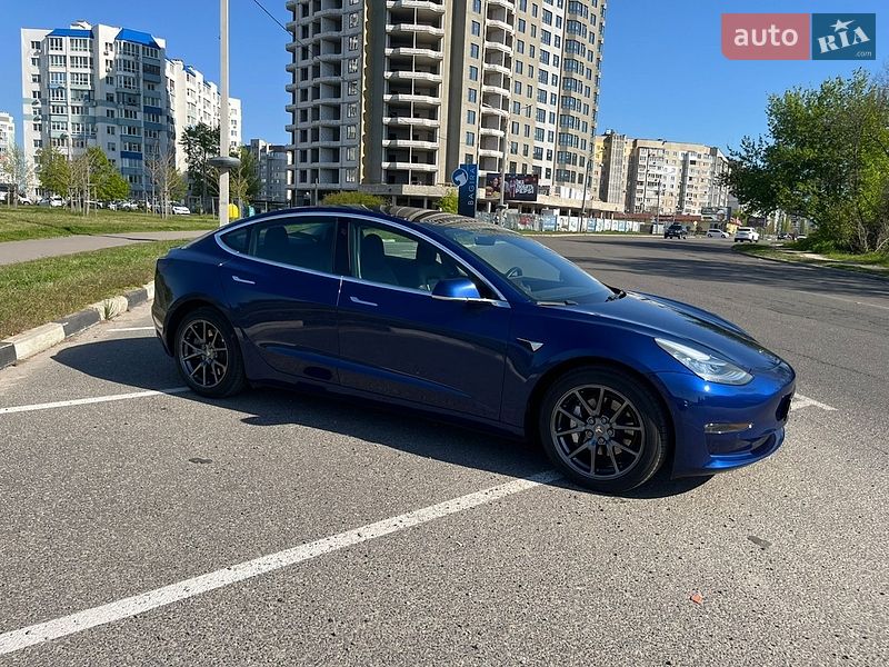 Седан Tesla Model 3 2019 в Черкассах