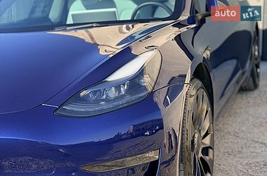 Седан Tesla Model 3 2023 в Львове