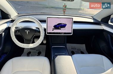 Седан Tesla Model 3 2023 в Львове