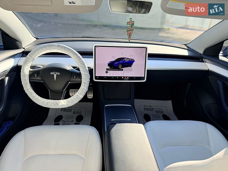 Седан Tesla Model 3 2023 в Львове
