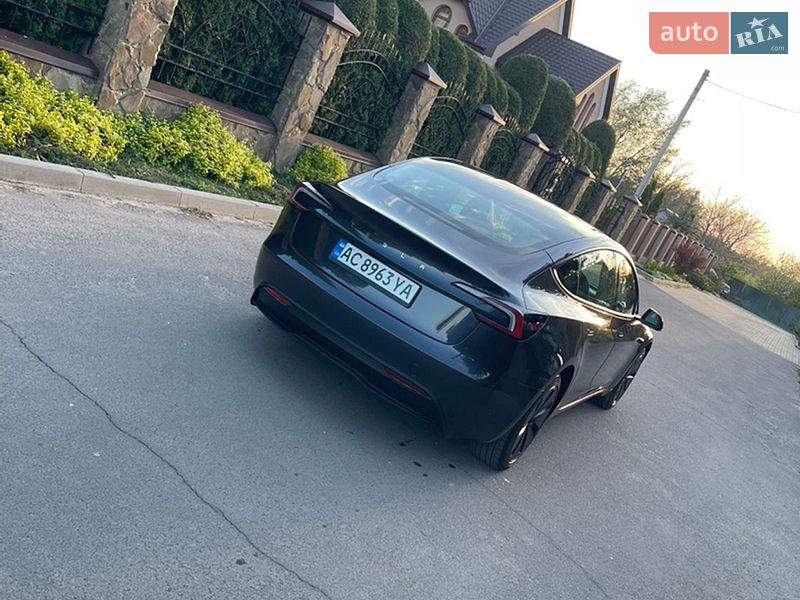 Седан Tesla Model 3 2025 в Нововолинську