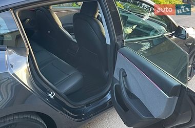 Седан Tesla Model 3 2025 в Нововолинську