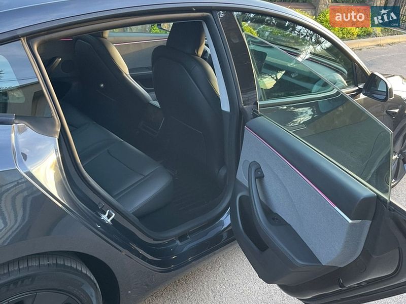 Седан Tesla Model 3 2025 в Нововолинську