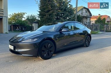 Седан Tesla Model 3 2025 в Нововолинську