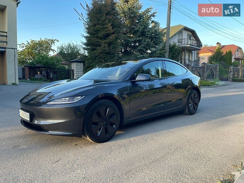 Седан Tesla Model 3 2025 в Нововолинську