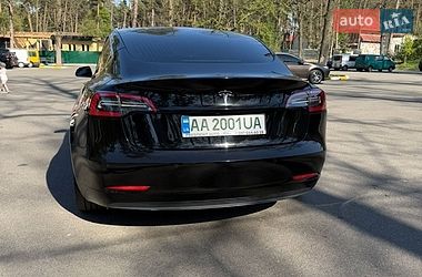 Седан Tesla Model 3 2019 в Бучі