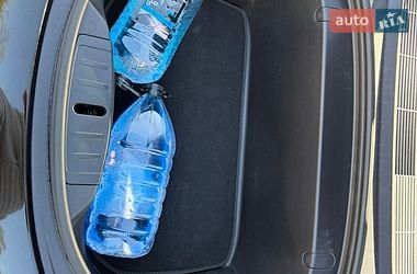 Седан Tesla Model 3 2019 в Бучі