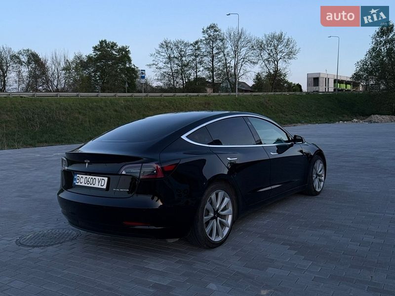 Седан Tesla Model 3 2019 в Львові