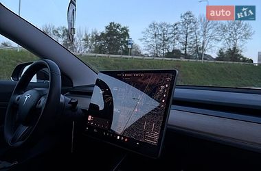 Седан Tesla Model 3 2019 в Львові