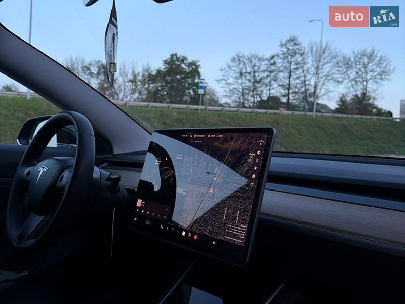 Седан Tesla Model 3 2019 в Львові