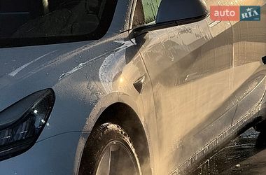 Седан Tesla Model 3 2018 в Ровно