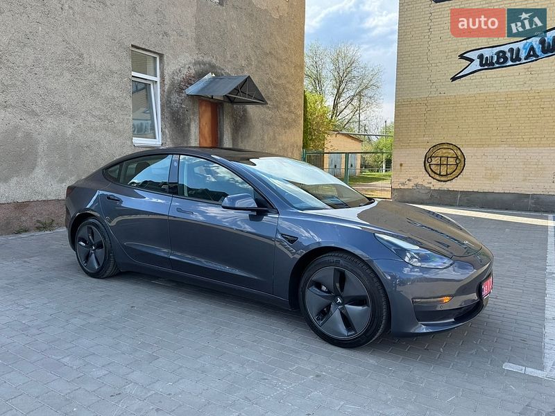 Седан Tesla Model 3 2021 в Луцке