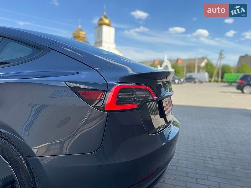 Седан Tesla Model 3 2021 в Луцке