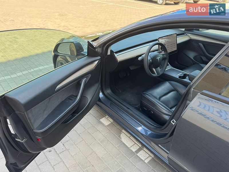 Седан Tesla Model 3 2021 в Луцке