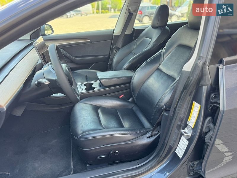 Седан Tesla Model 3 2021 в Луцке