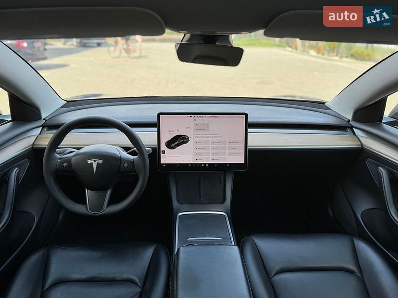 Седан Tesla Model 3 2021 в Луцке