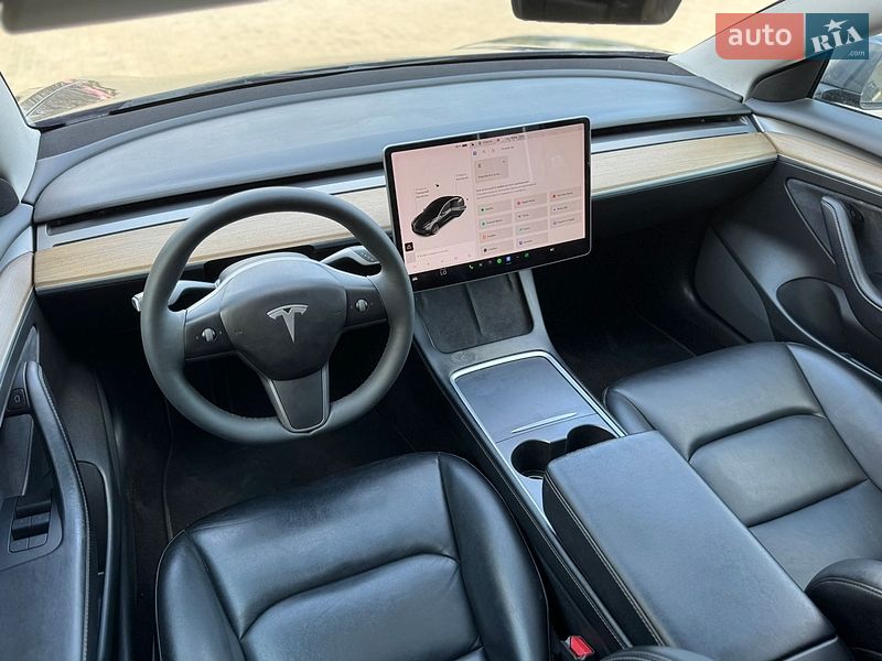 Седан Tesla Model 3 2021 в Луцке