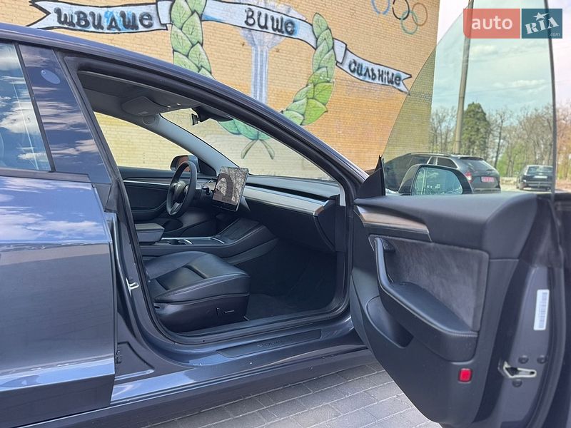Седан Tesla Model 3 2021 в Луцке