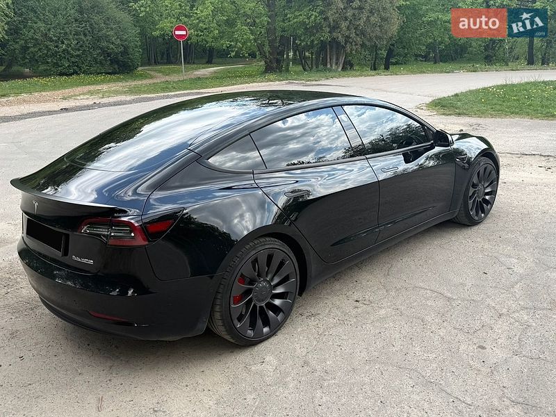 Седан Tesla Model 3 2021 в Львове