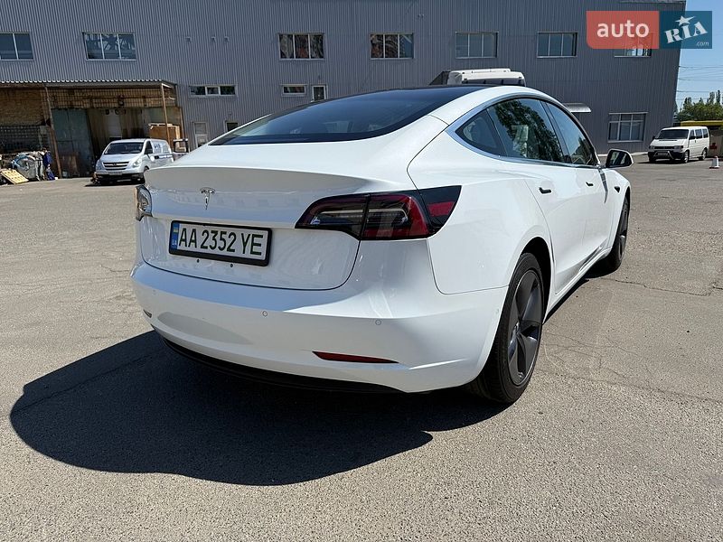 Седан Tesla Model 3 2018 в Києві