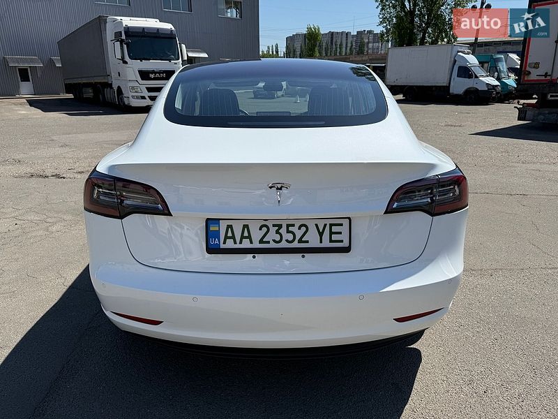 Седан Tesla Model 3 2018 в Києві