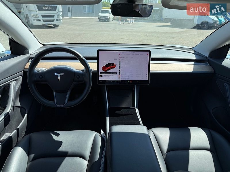 Седан Tesla Model 3 2018 в Києві