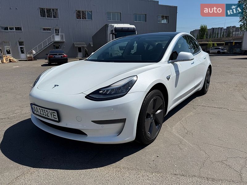 Седан Tesla Model 3 2018 в Києві