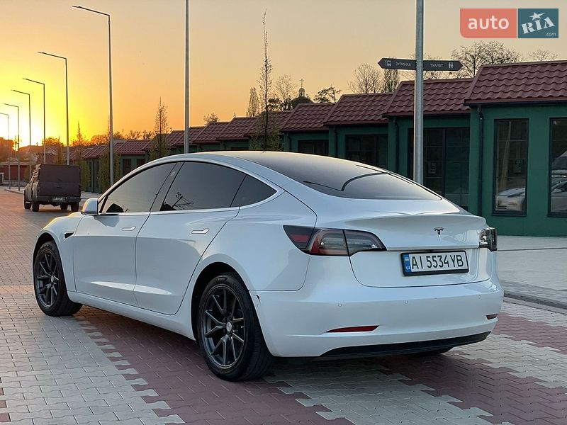Седан Tesla Model 3 2019 в Ирпене