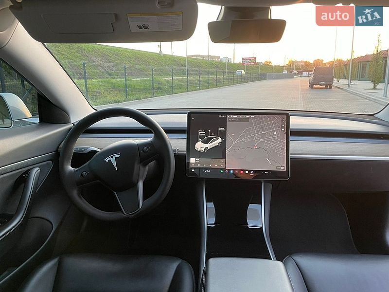 Седан Tesla Model 3 2019 в Ирпене