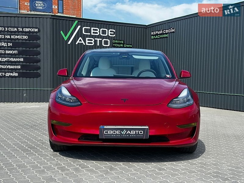 Седан Tesla Model 3 2020 в Львові